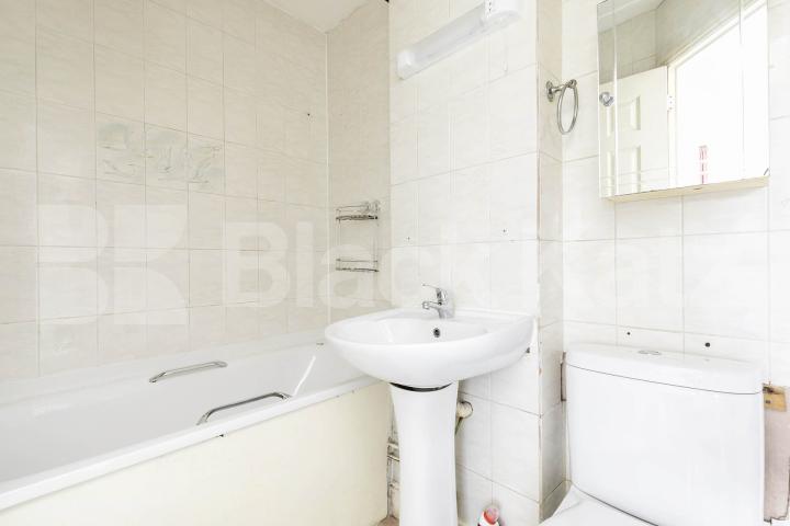 			1 Bedroom, 1 bath, 1 reception Apartment			 Garlinge Road, Kilburn